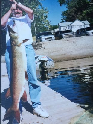 Dockside Heavyweight Muskie